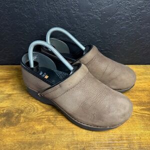 Dansko XP 2.0 Brown Leather Clogs Womens 38 Slip Resistant Professional Shoes